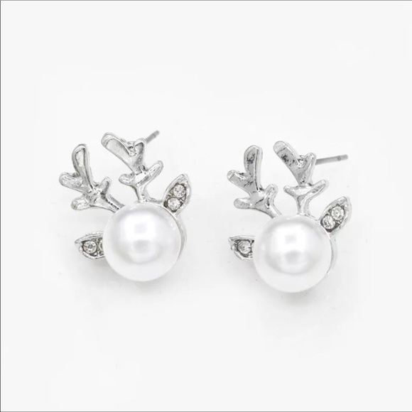 Pearl Reindeer Earrings - Picture 3 of 8